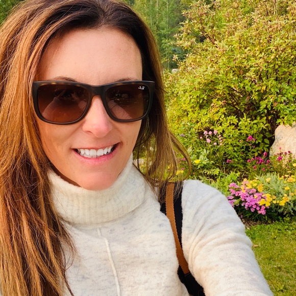 Meet your Posher, Kelley - Picture 1 of 1